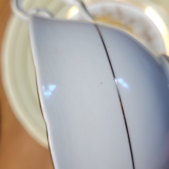 Victoria C&E 1940's Fine Bone China Teacup Set - Picture 8 of 8